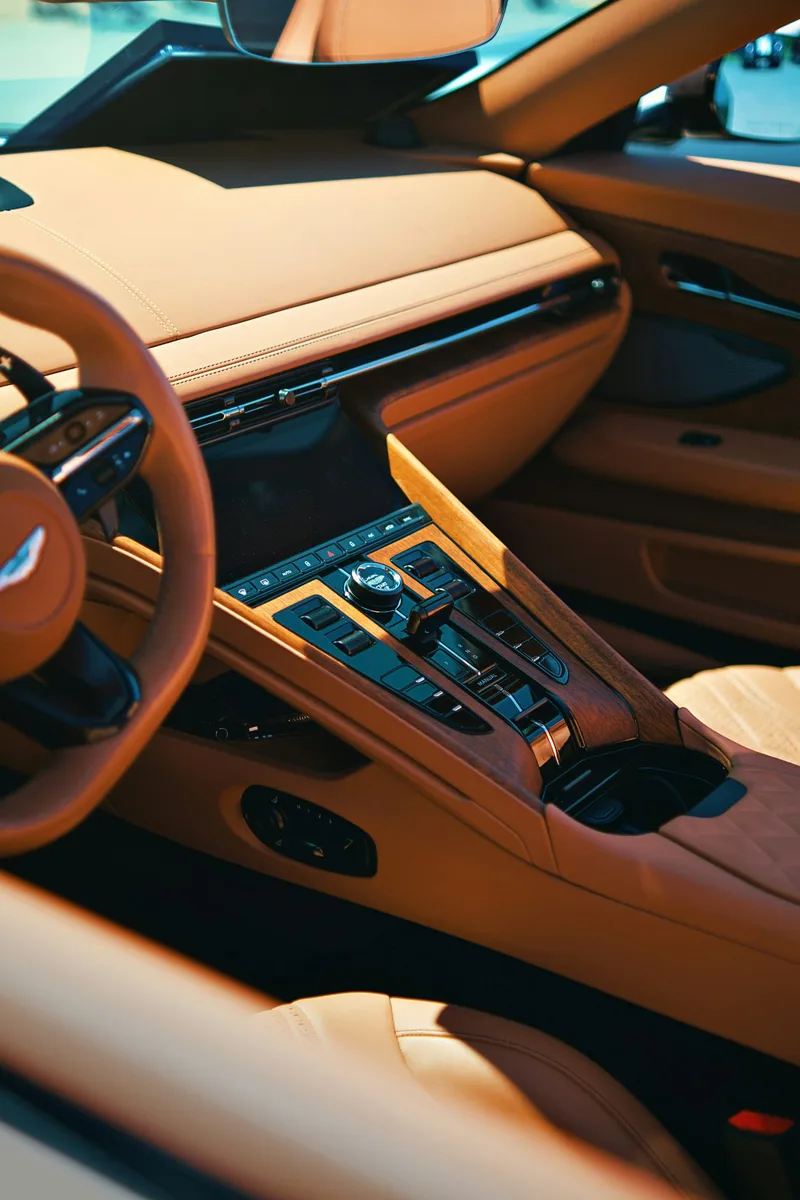 Nettoyage intérieur cuir premium Aston Martin — Mission Magis Toulouse